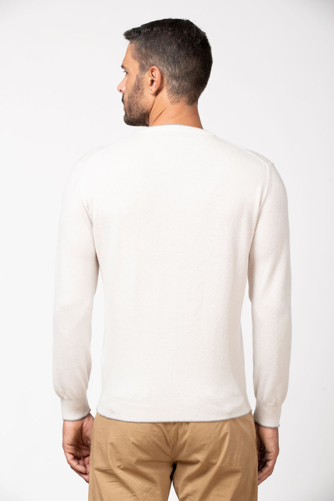 Scollo a V in cashmere Stucco B 6